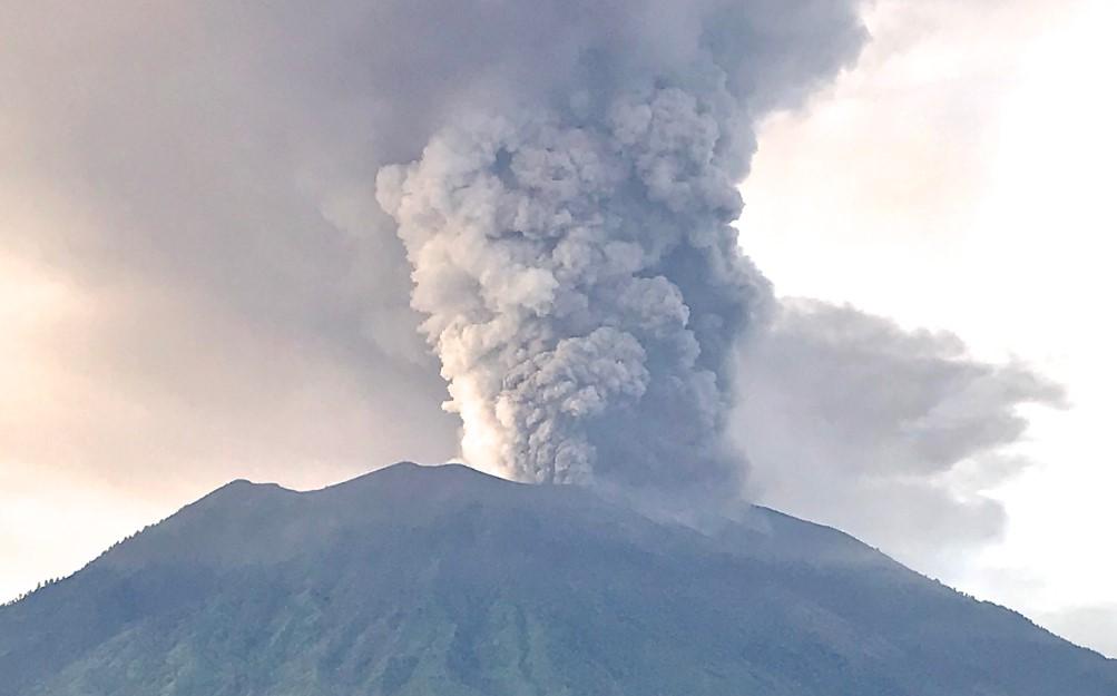 Erupcija visoka 3.031 metar - Avaz