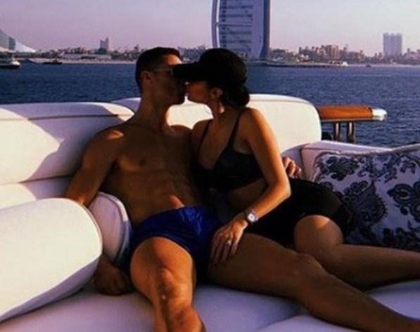 Ronaldo i Georgina uživaju na jahti u Dubaiju