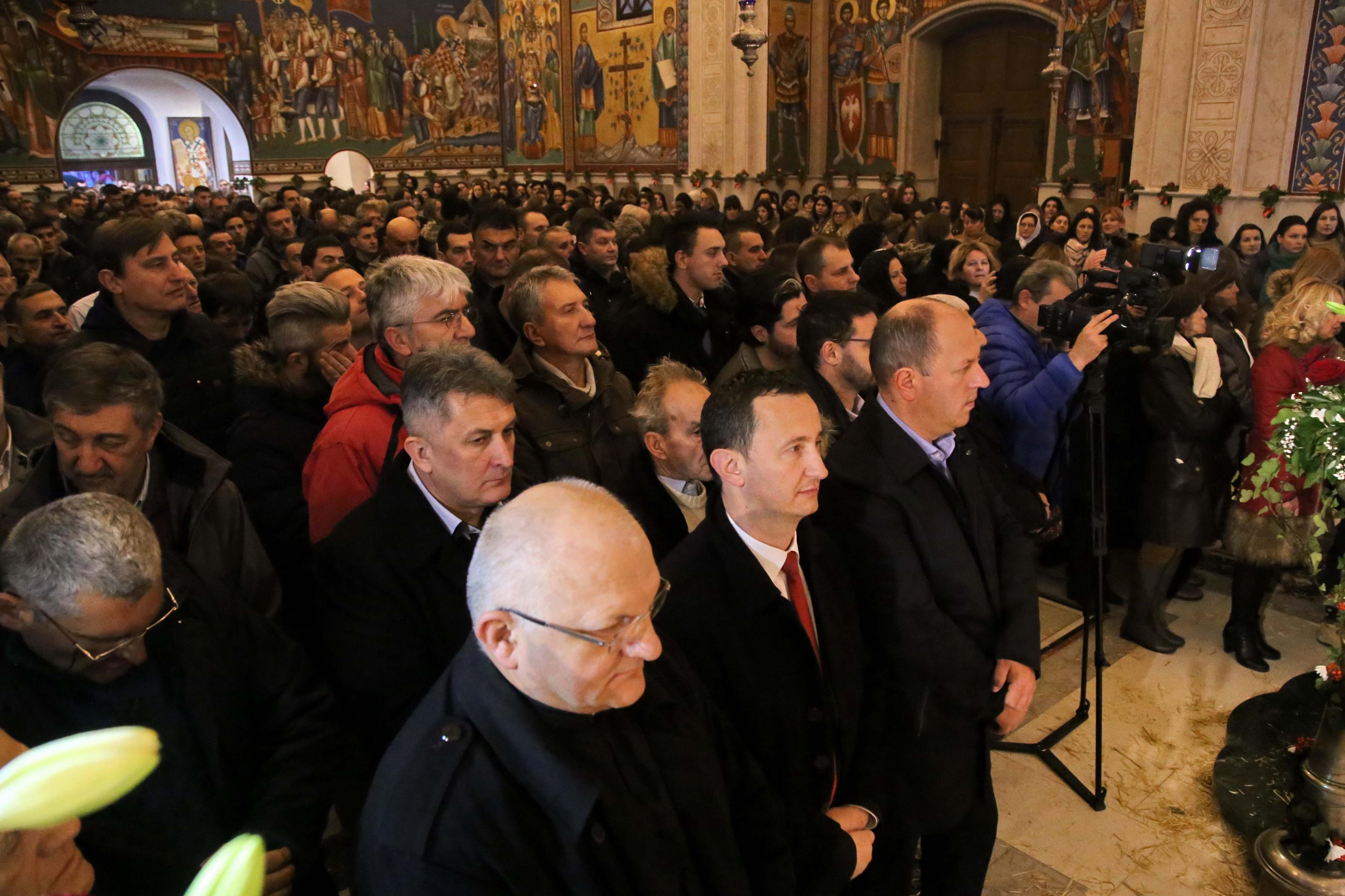 Božić u Trebinju: Veliki broj vjernika prisustvovao ponoćnoj liturgiji, kao i prazničnom jutrenju