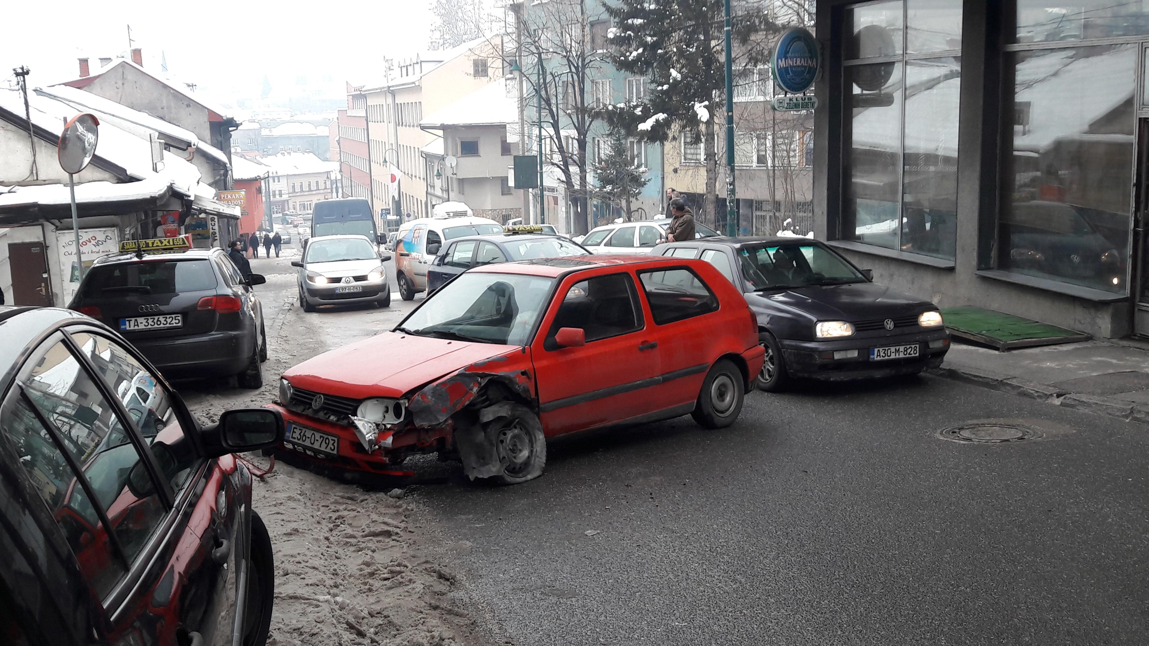 Udes na Bistriku, saobraćaj se odvija otežano