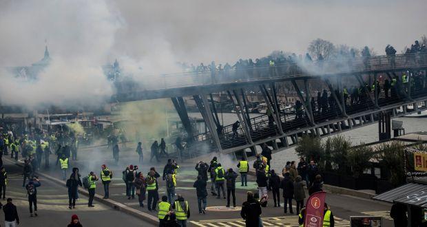 Demonstranti su u više navrata blokirali puteve - Avaz