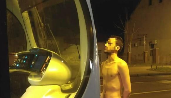 U Zagrebu momak stao pred tramvaj, spustio hlače i pokazivao spolni organ