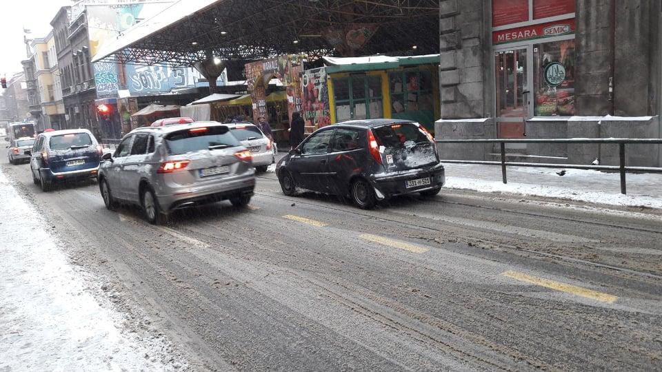 Sarajevo: Na cestama dosta ugaženog snijega ili leda - Avaz