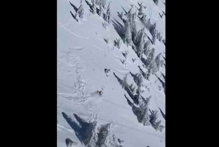 Skijaš pokrenuo lavinu, pa bezuspješno pokušao da pobjegne