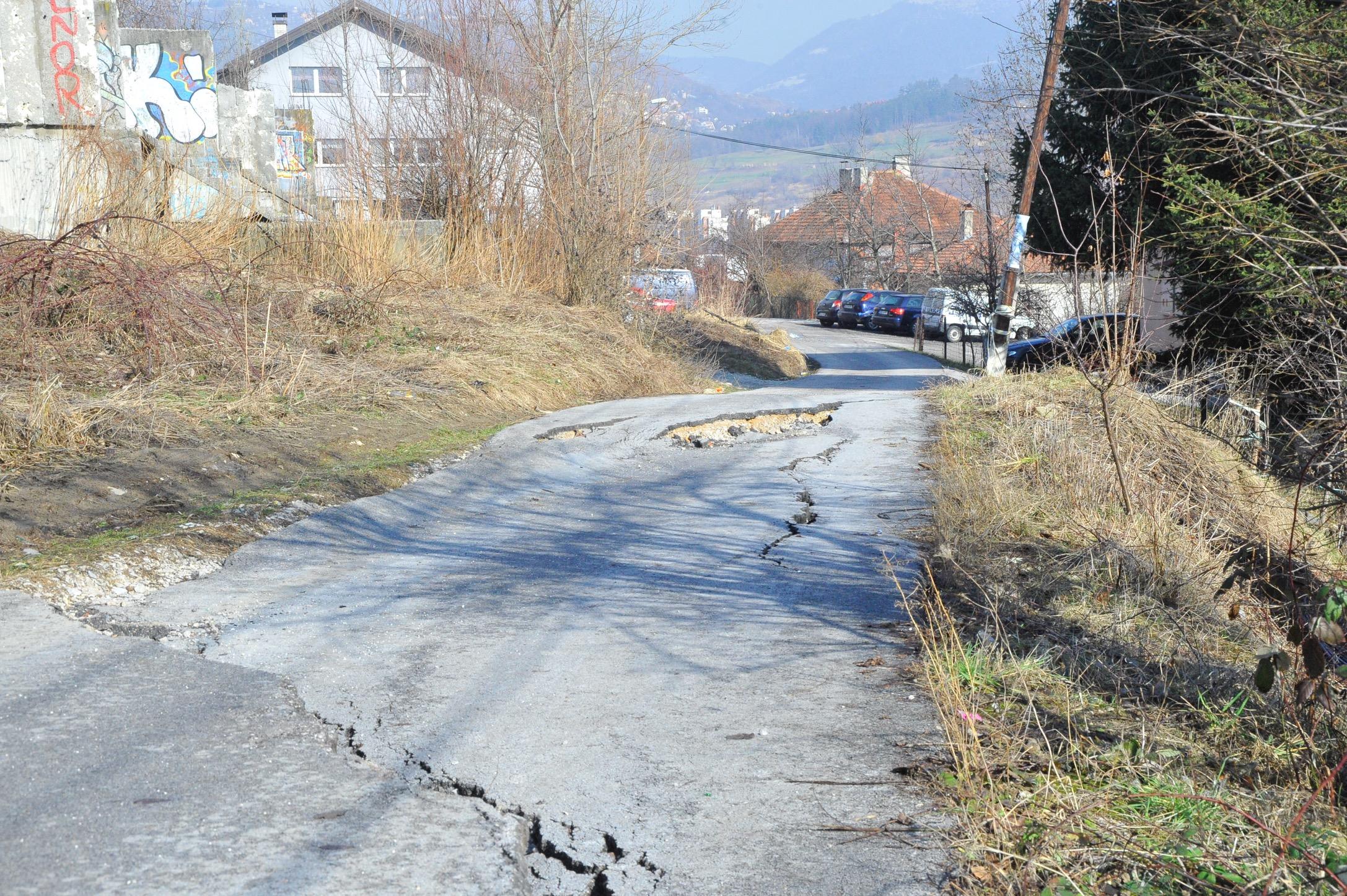 Klizište u ulici Muhameda ef. Pandže - Avaz