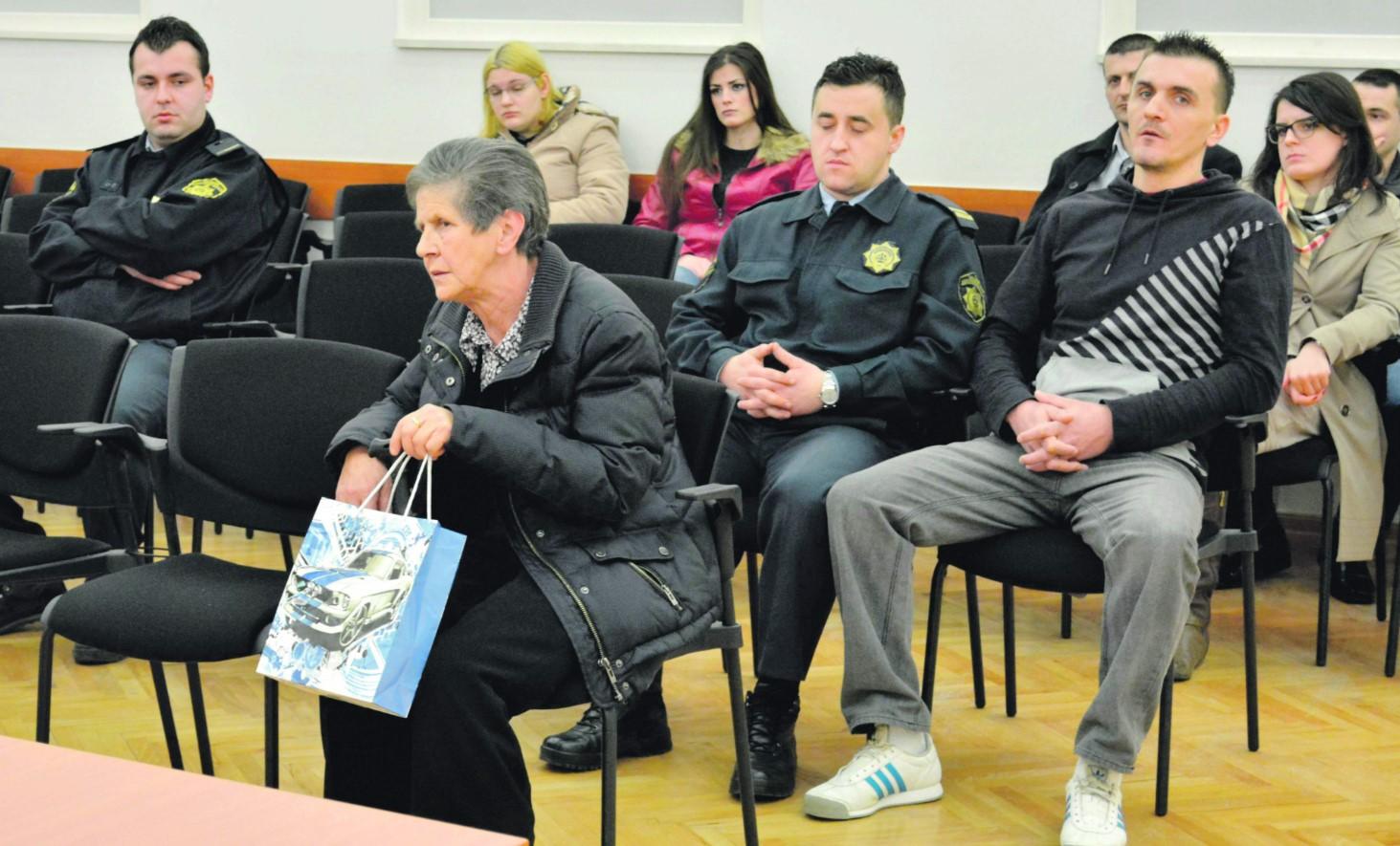 Majke na plantažama, žene i djeca u dilerskoj mreži