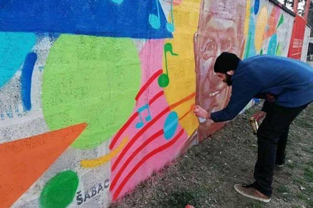 Mural s likom Šabana Šaulića osvanuo u Šapcu