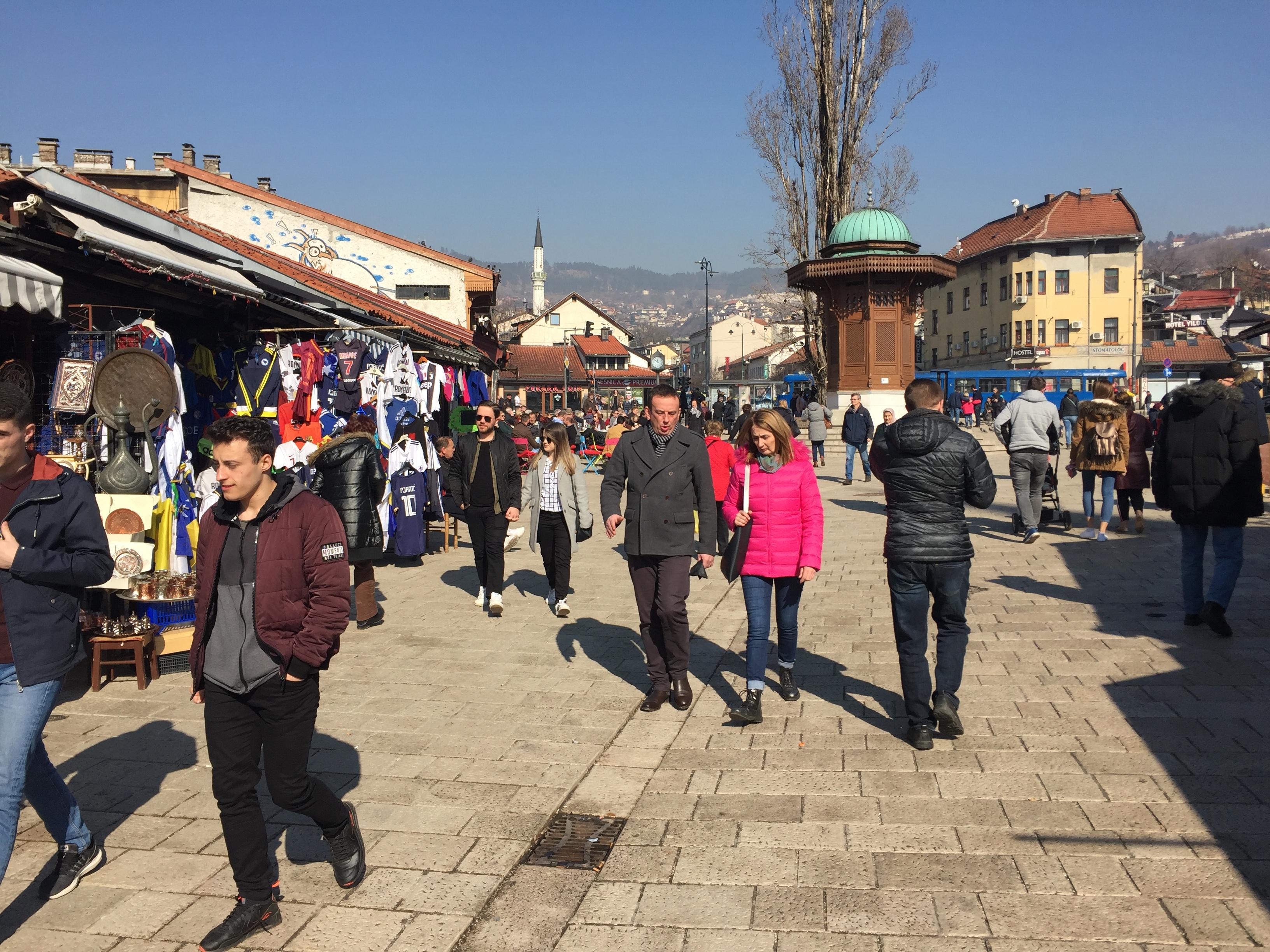 Avaz.ba na ulicama glavnog grada BiH: Titovu, Ferhadiju i Sarače preplavili turisti