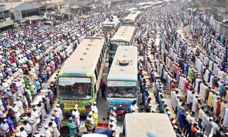 Sa molitve Muslimana u Bangladešu - Avaz