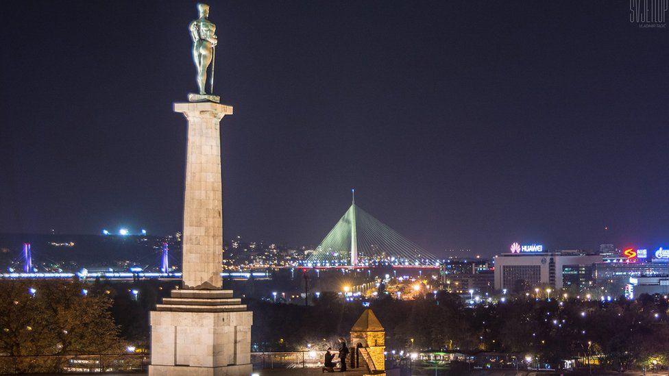 Fotografija na kojoj je slučajno uslikan čin vjeridbe - Avaz