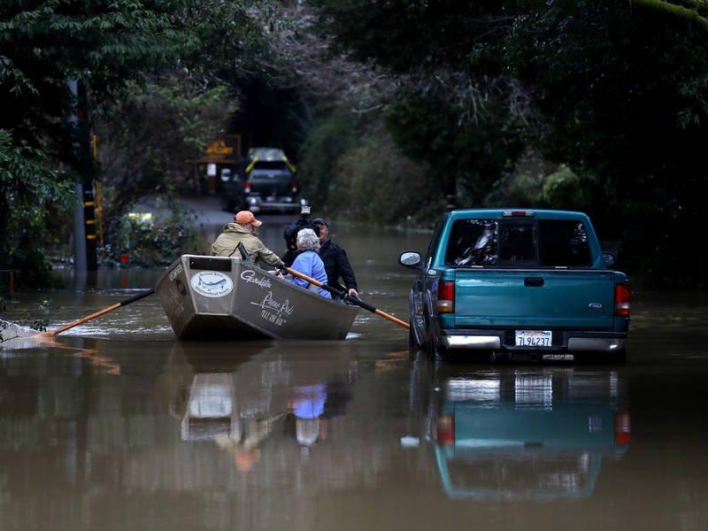 Oluja pogodila sjevernu Kaliforniju, stanovništvo dobilo naredbu za evakuaciju
