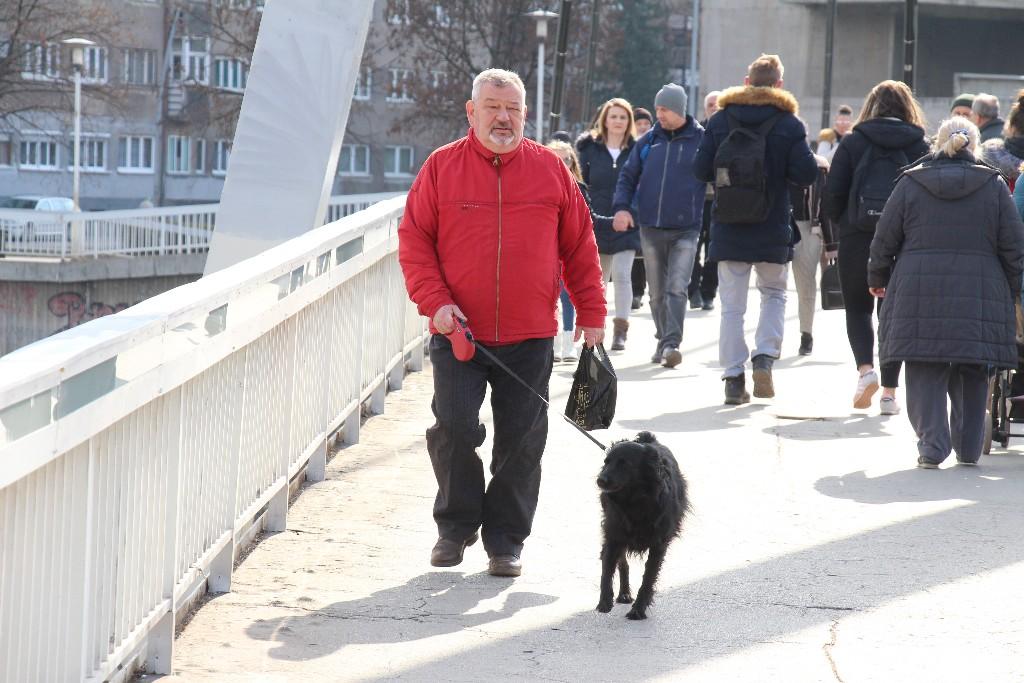 Brojni Zeničani na ulicama - Avaz