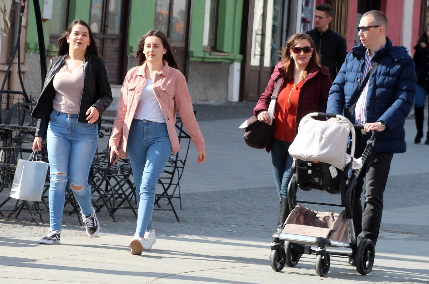 Tuzlaci uživali u sunčanom danu - Avaz