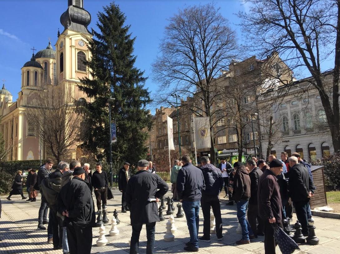 Brojni građani uživaju u lijepom vremenu - Avaz