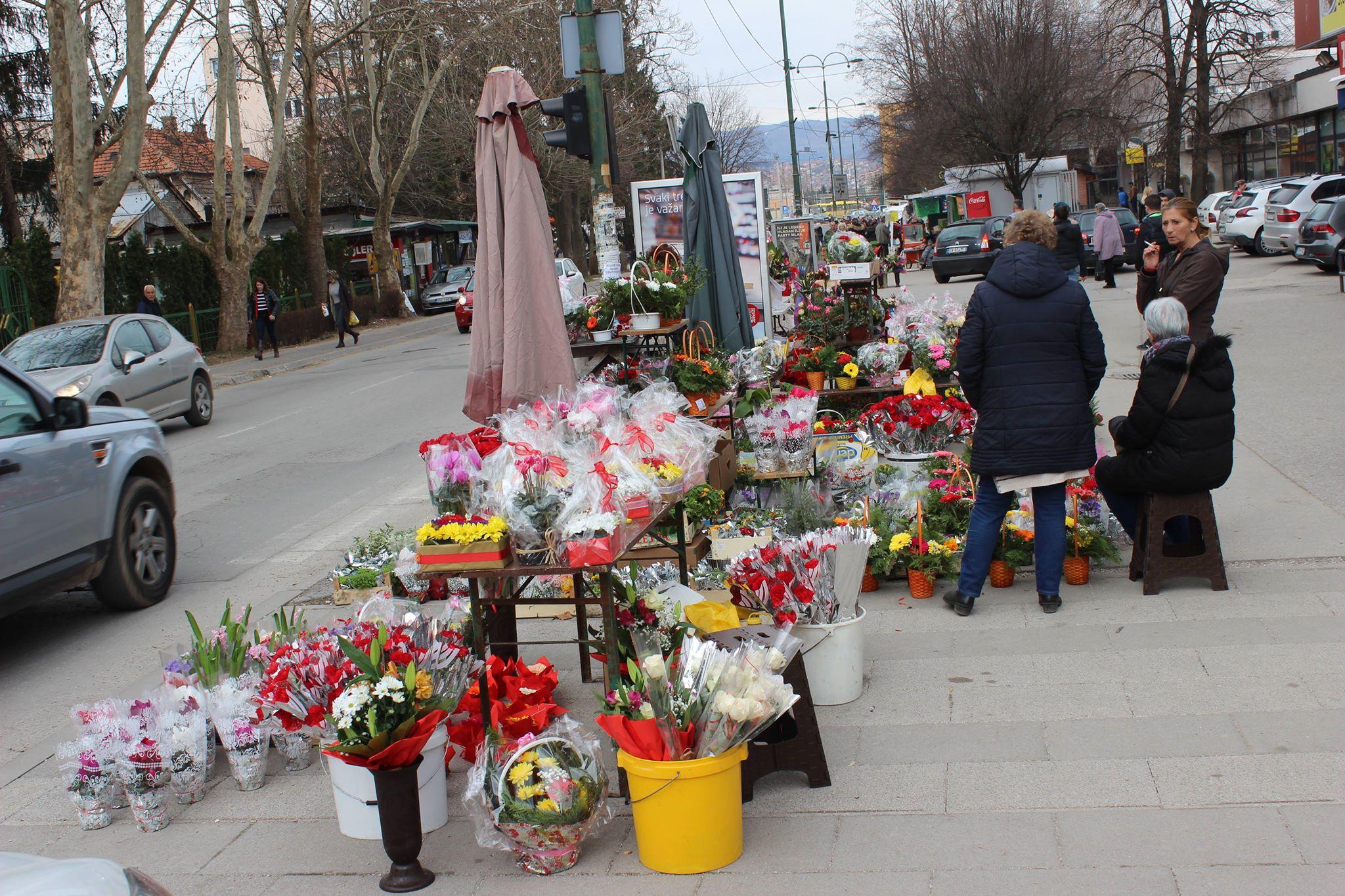 Centar Ilidže prepun raznovrsnog cvijeća - Avaz