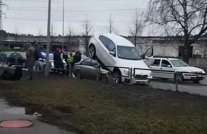 BMW X6 se završio na Hyundai Sonatu - Avaz