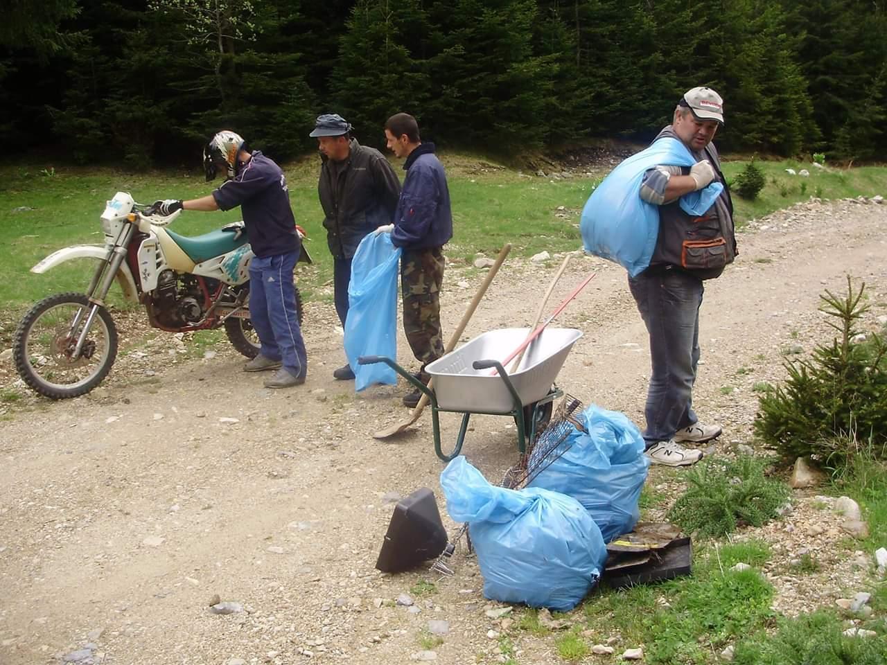 Vrijedni članovi Udruženja čiste okoliš i uređuju izletišta - Avaz