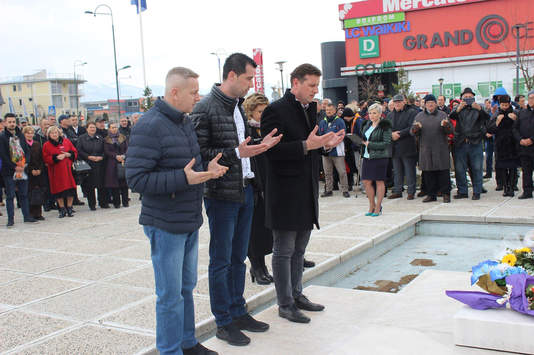 Odana počast šehidima, poginulim borcima i civilnim žrtvama rata - Avaz