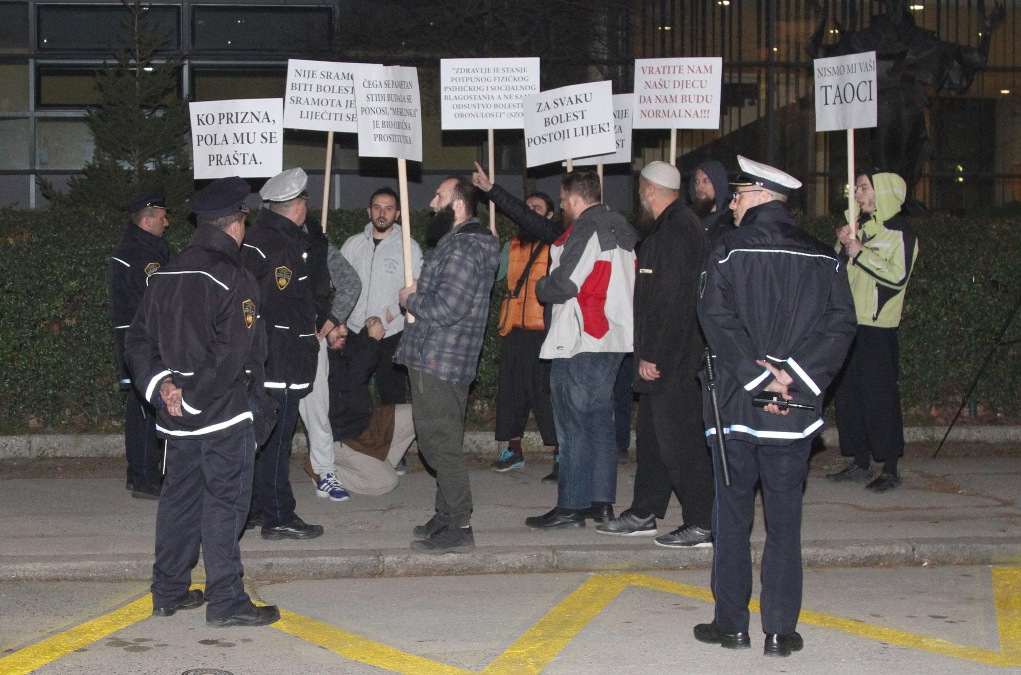 Protest grupe građana - Avaz