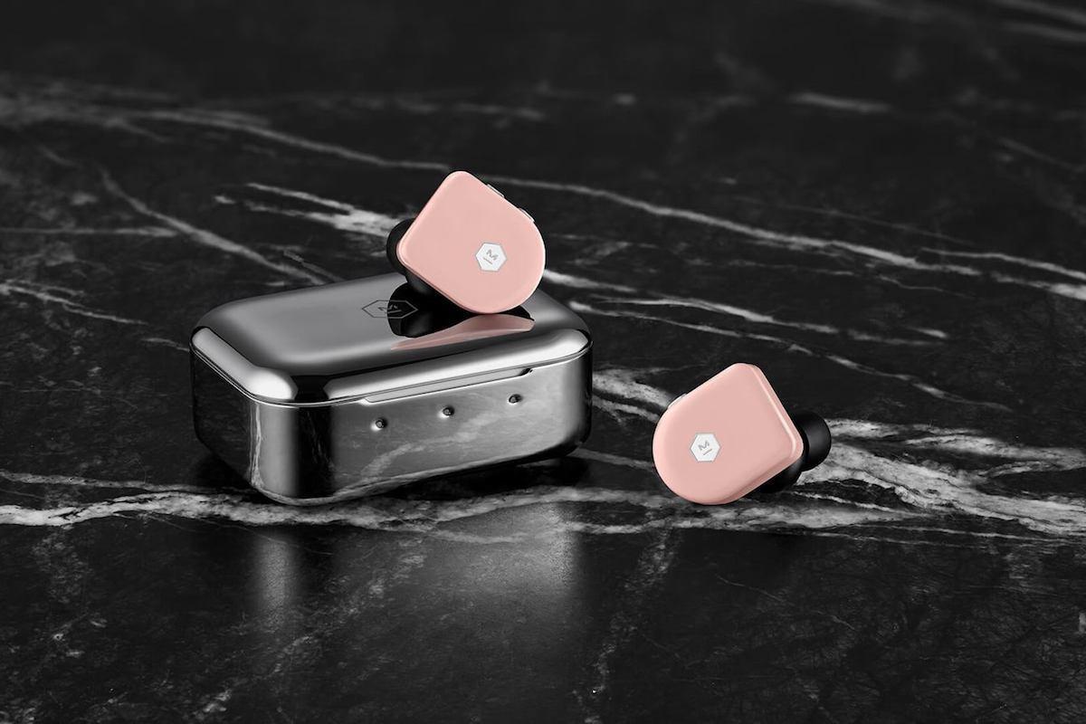 Slušalice u bijeloj, pink i crnoj boji
