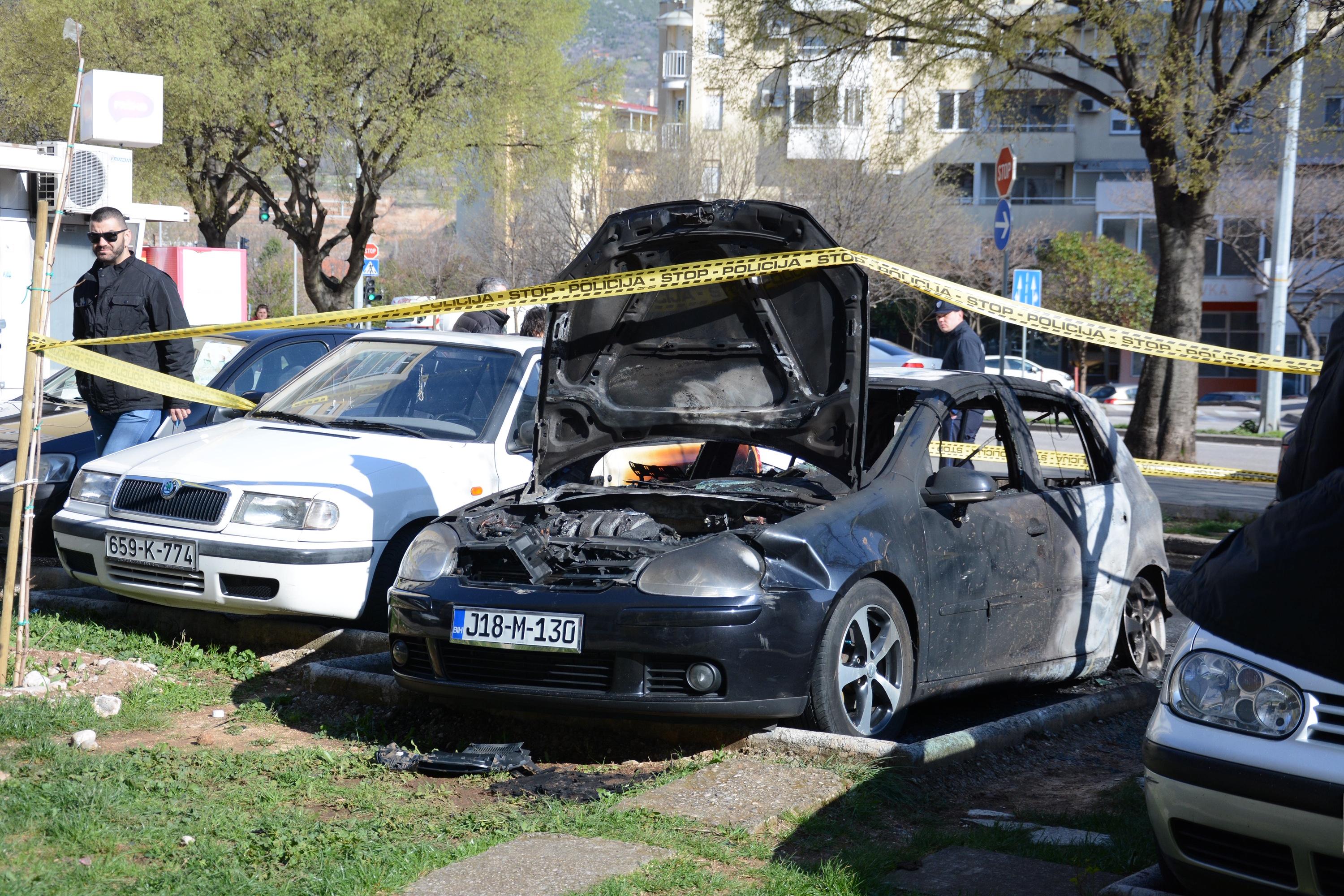 U Mostaru izgorio Golf, oštećena još tri automobila