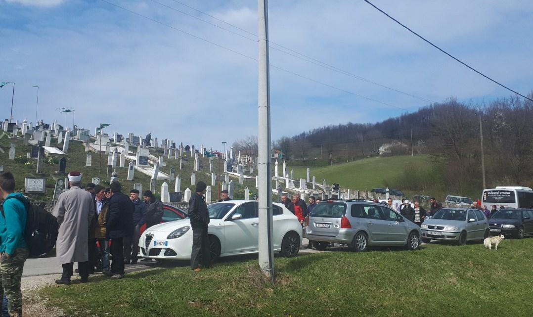 Brojni članovi porodice, prijatelji i komšije došli na dženazu - Avaz