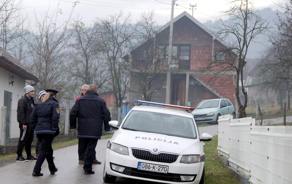 Policija na mjestu stravičnog događaja - Avaz