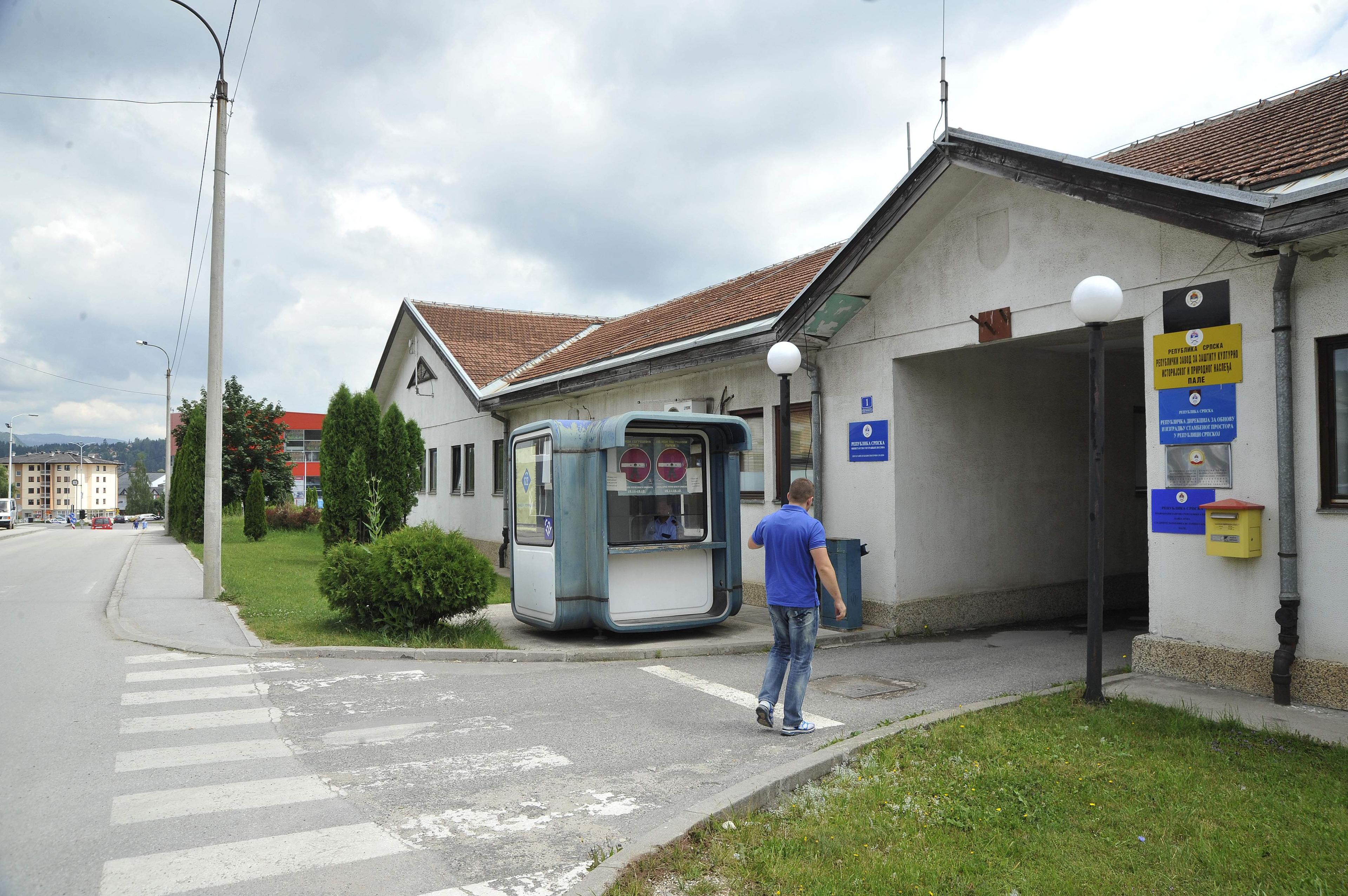 Sarajlija krao iz haustora i vozila