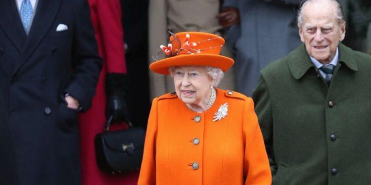 Kraljica Elizabeta II: Ne podnosi zvuk koji proizvode kocke leda - Avaz