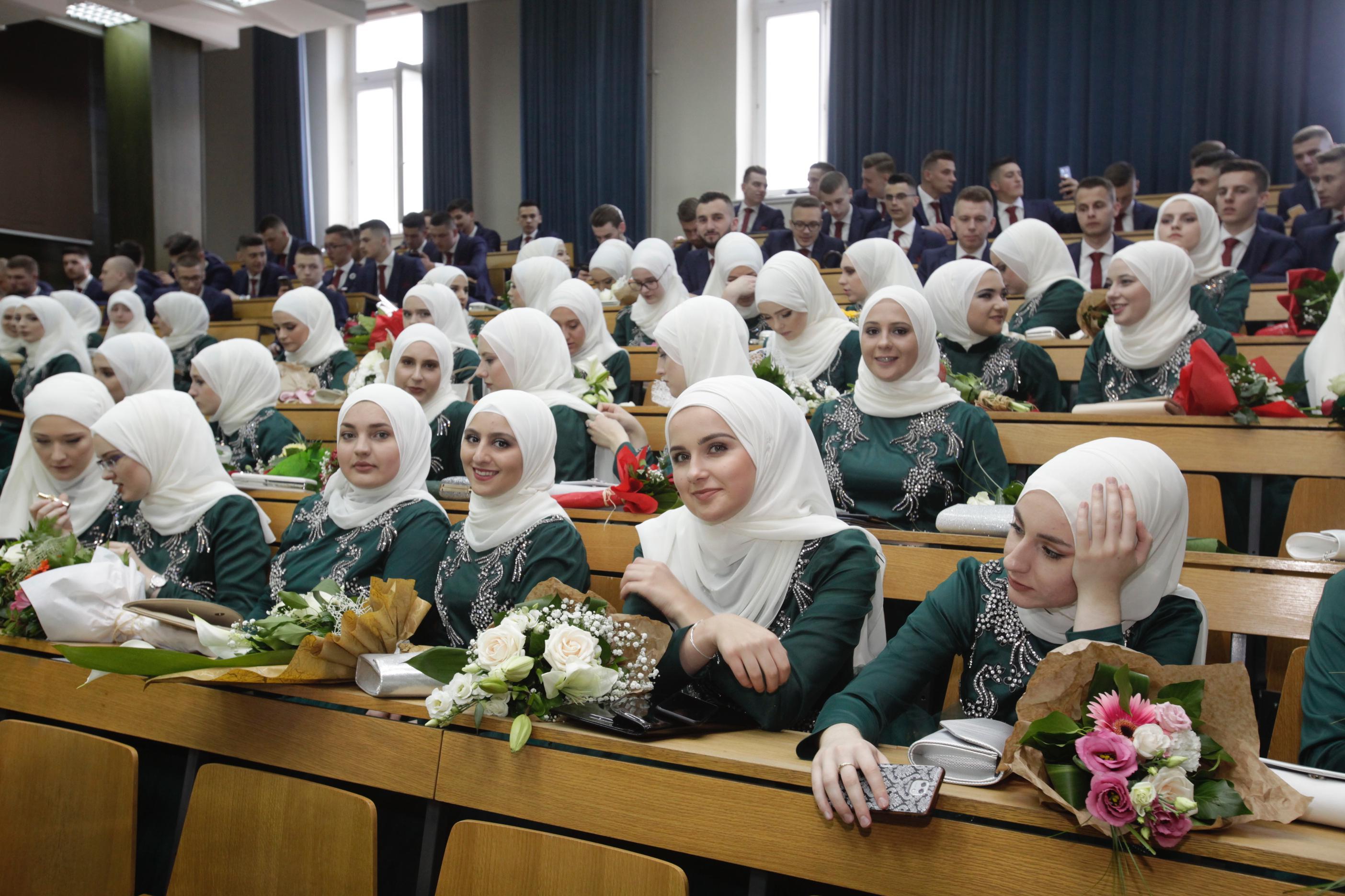 Ispraćene generacije maturanata i maturantica Gazi Husrev-begove medrese