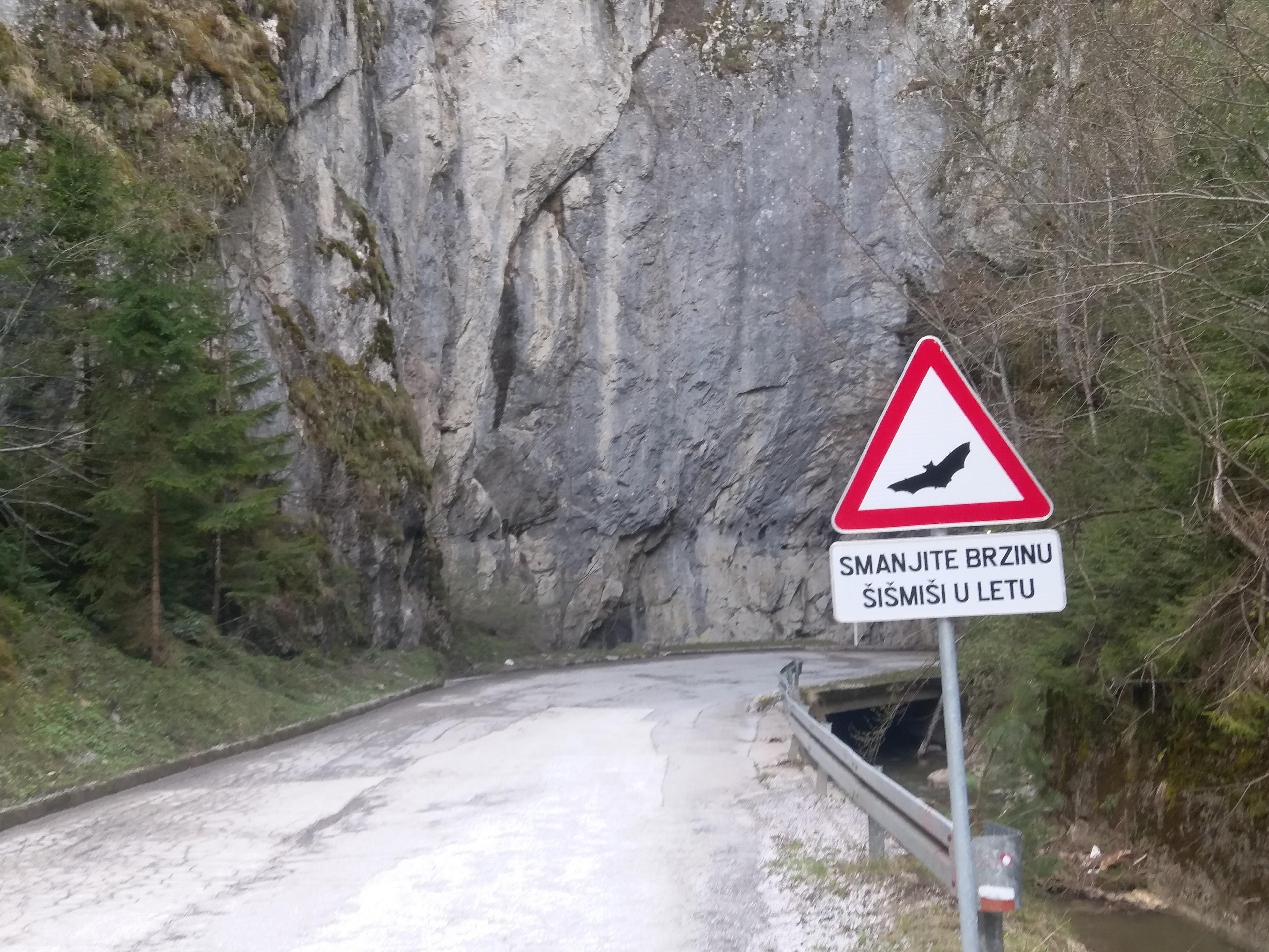 Saobraćajni znak ispred tunela Ponikve - Avaz