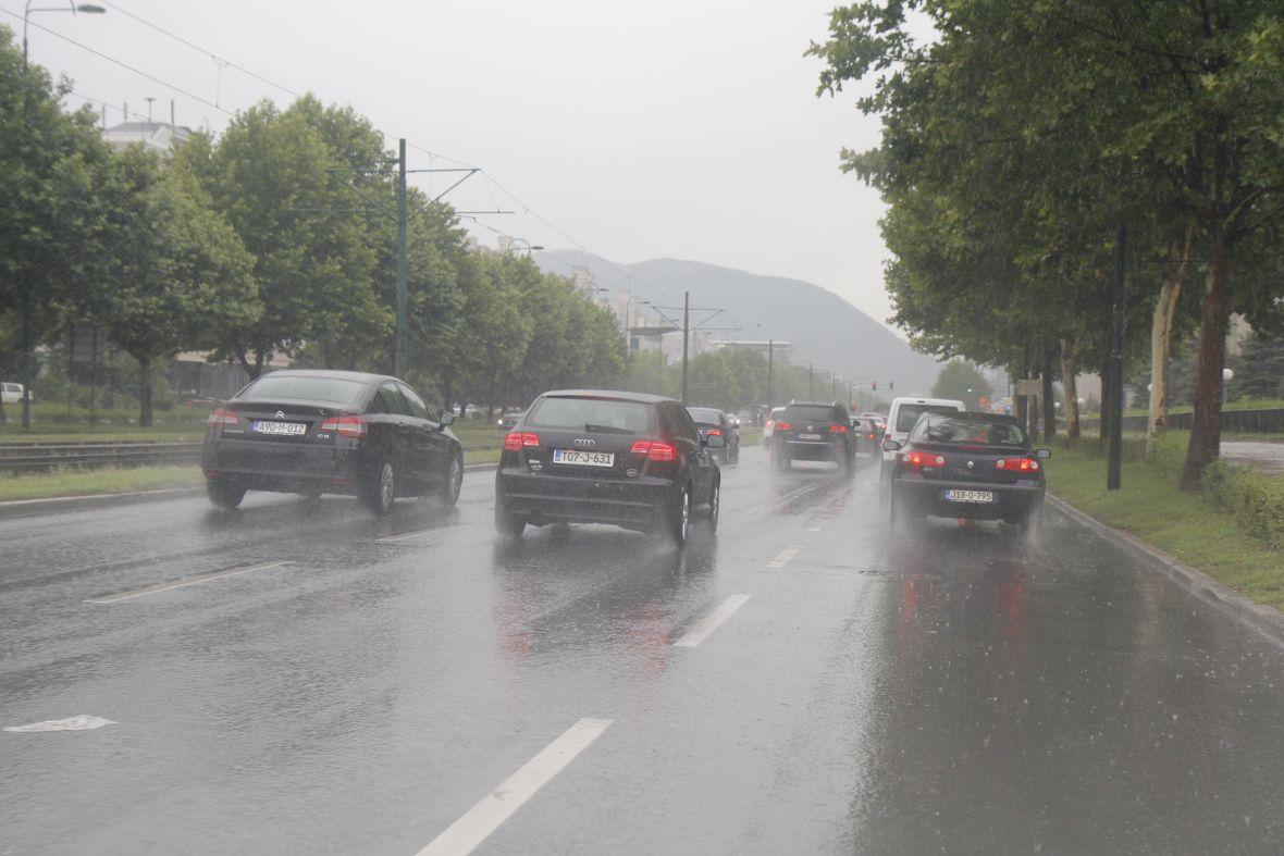 Kao da je jesen: Kiša, pljuskovi, a na planinama i snijeg