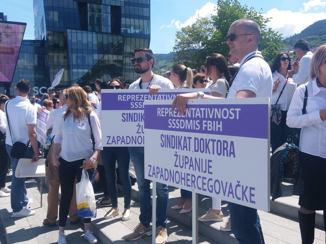 Stotine doktora medicine i stomatologije protestirale u Sarajevu