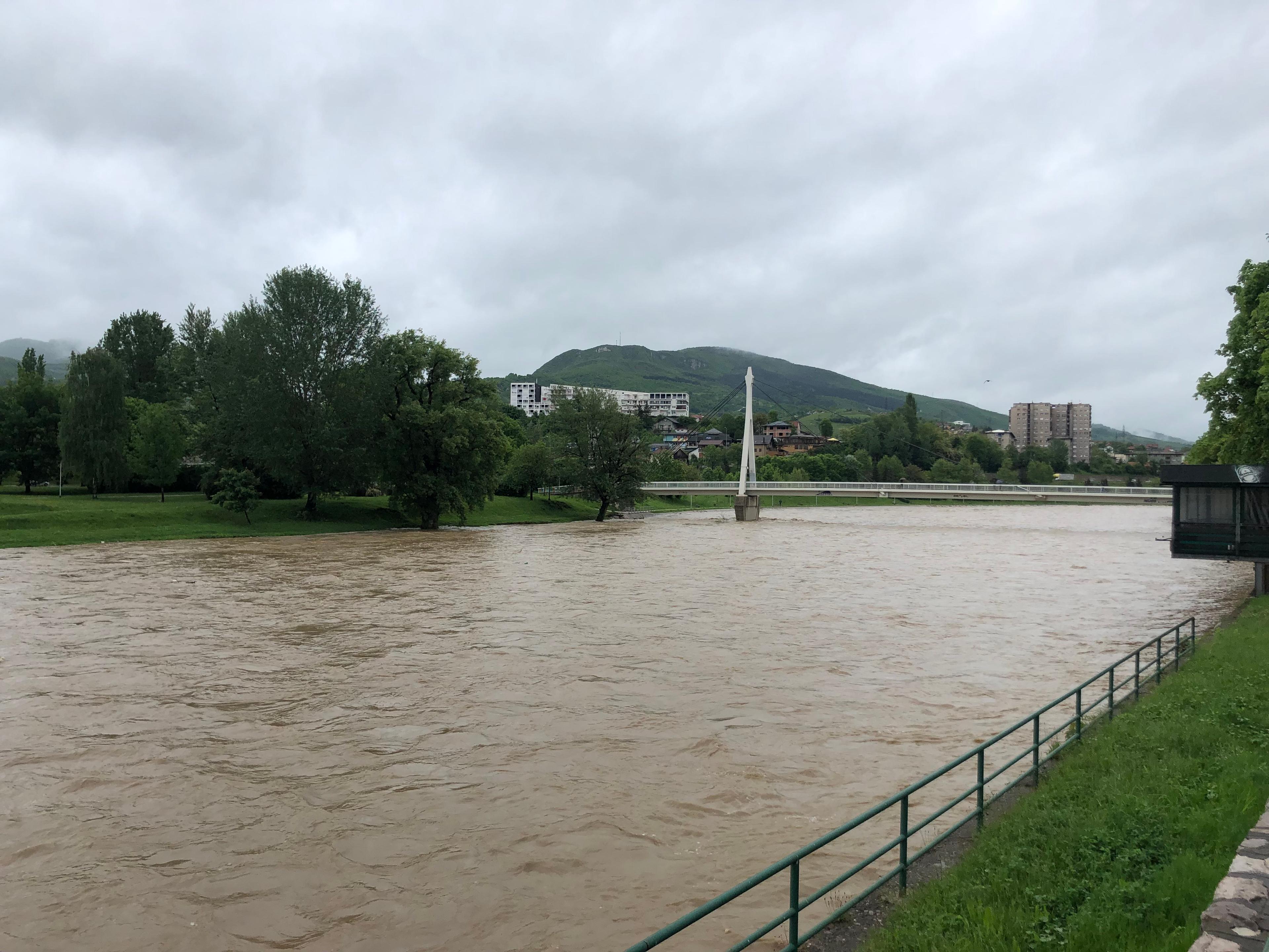 Bez većih problema u Zenici: Ljudstvo i mehanizacija u pripravnosti za brze intervencije