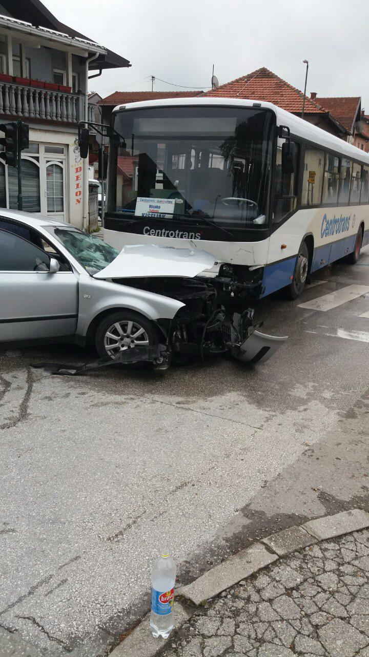 U Visokom se sudarili Passat i autobus