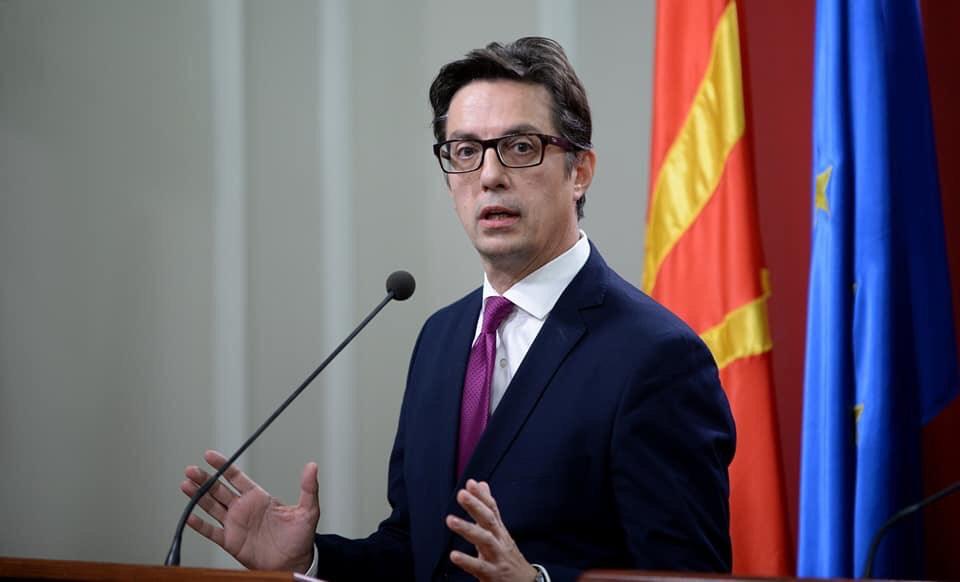 Pendarovski potpisao 18 uredbi o donošenju zakona