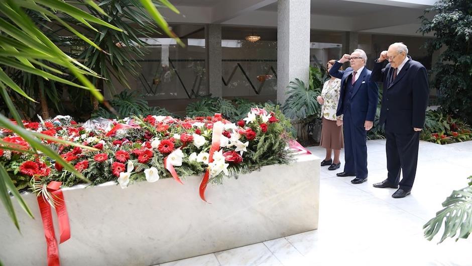 Stotine ljudi u mimohodu odale počast Titu u Kući cvijeća