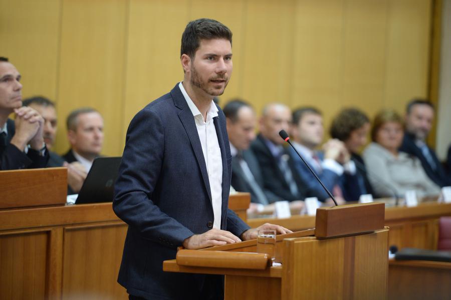 Ivan Pernar s jednog od ranijih "nastupa" - Avaz