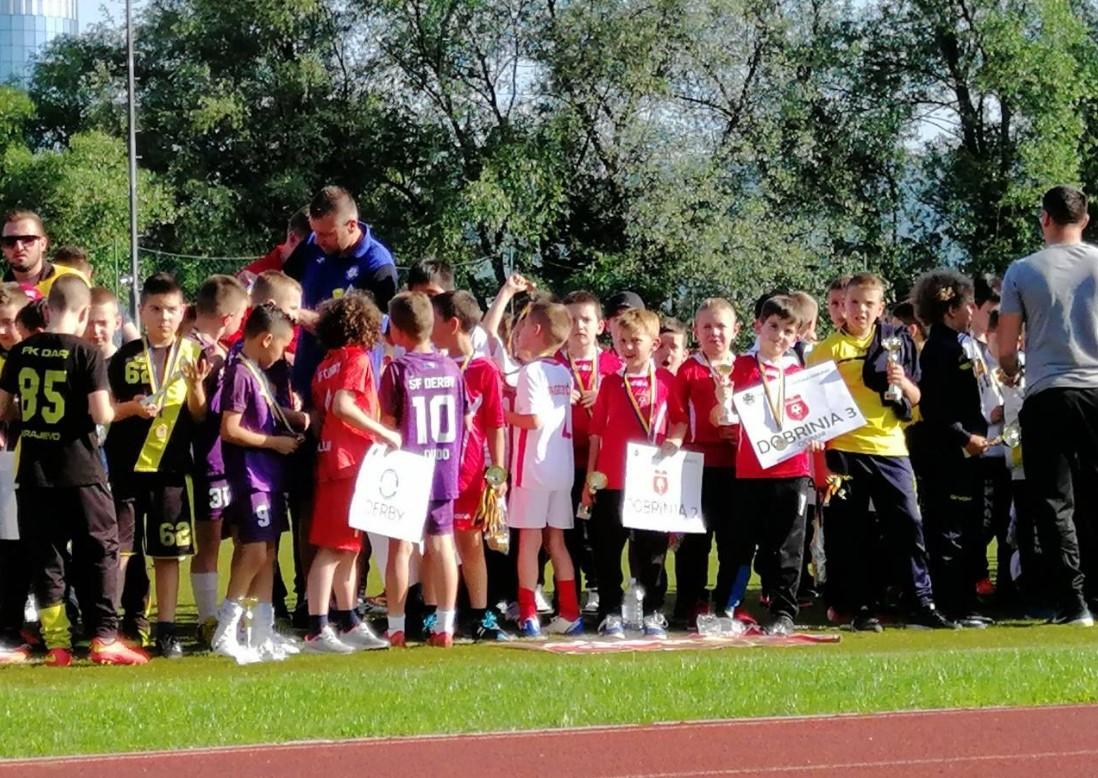 Podijeljene medalje učesnicima Kantonalne lige, na ceremoniji 2.100 djece