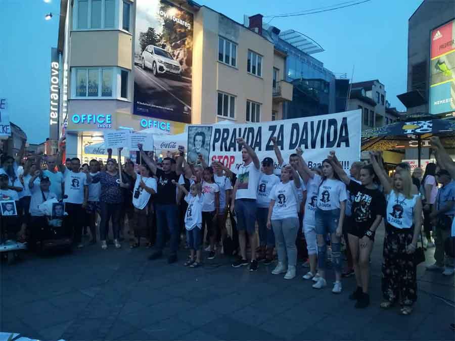 Zabranjeno okupljanja grupe "Pravda za Davida" u porti crkve