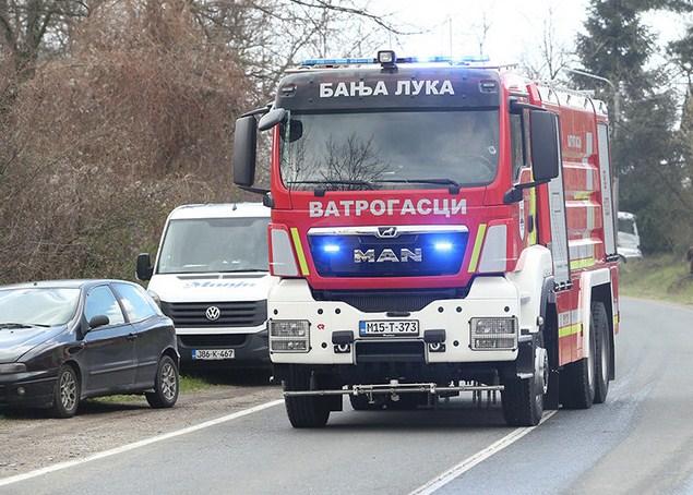 Na autoputu u blizini Banje Luke izgorjeli kamp-prikolica i dio automobila