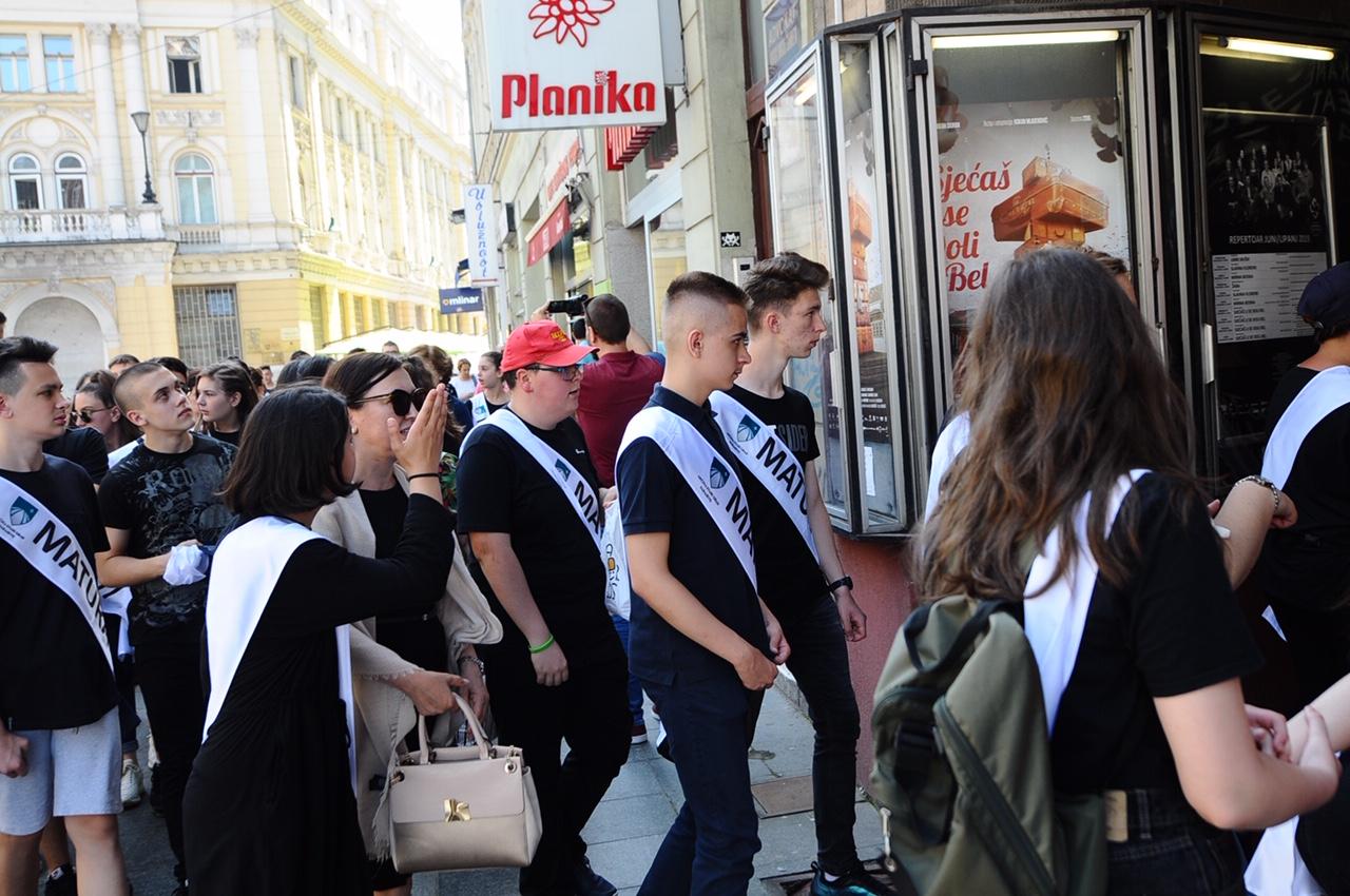 Tradicionalna manifestacija ispraćaja maturanata osnovnih škola - Avaz