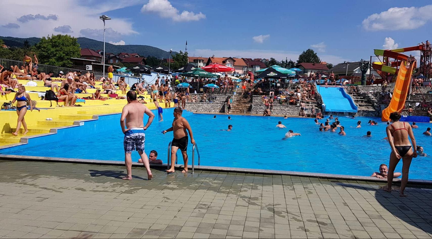 Kupači uživali u tri bazena i na toboganima