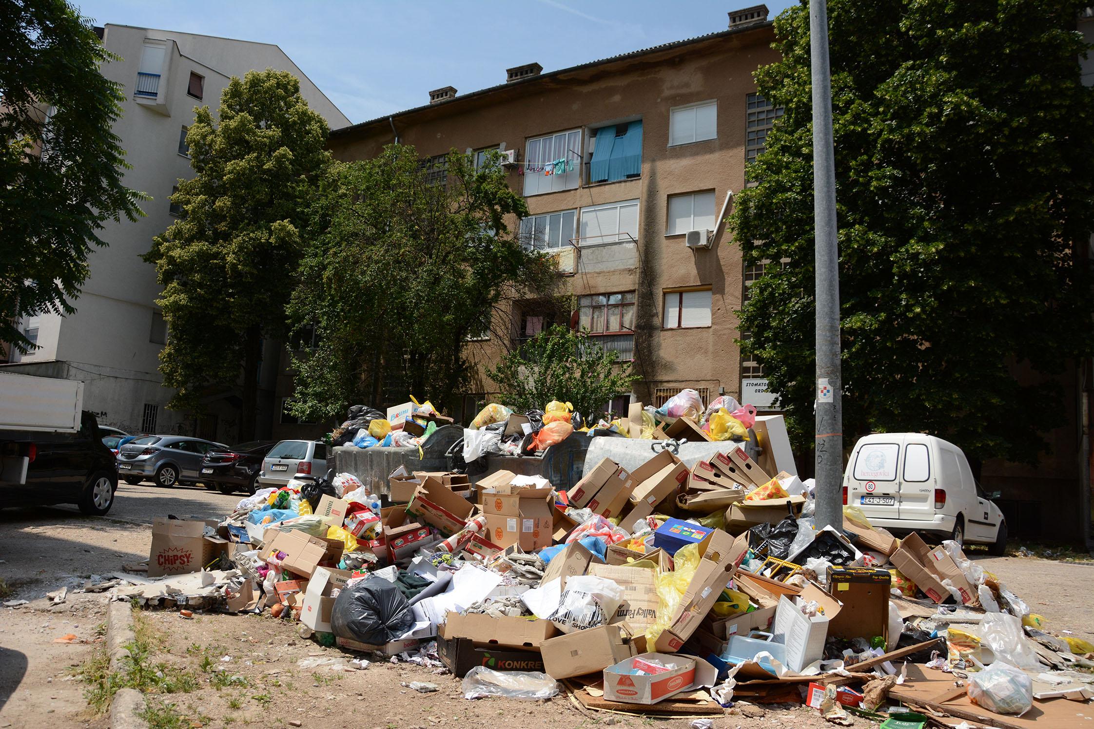 Mostar se guši u smeću: Građani strahuju od raznih zaraznih bolesti