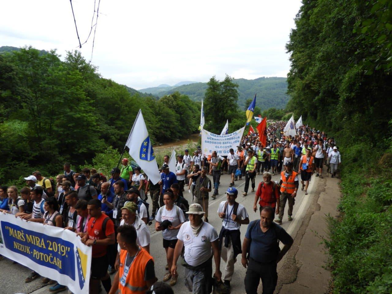 Učesnici Marša mira stigli do kampa u Mravinjcima - Avaz