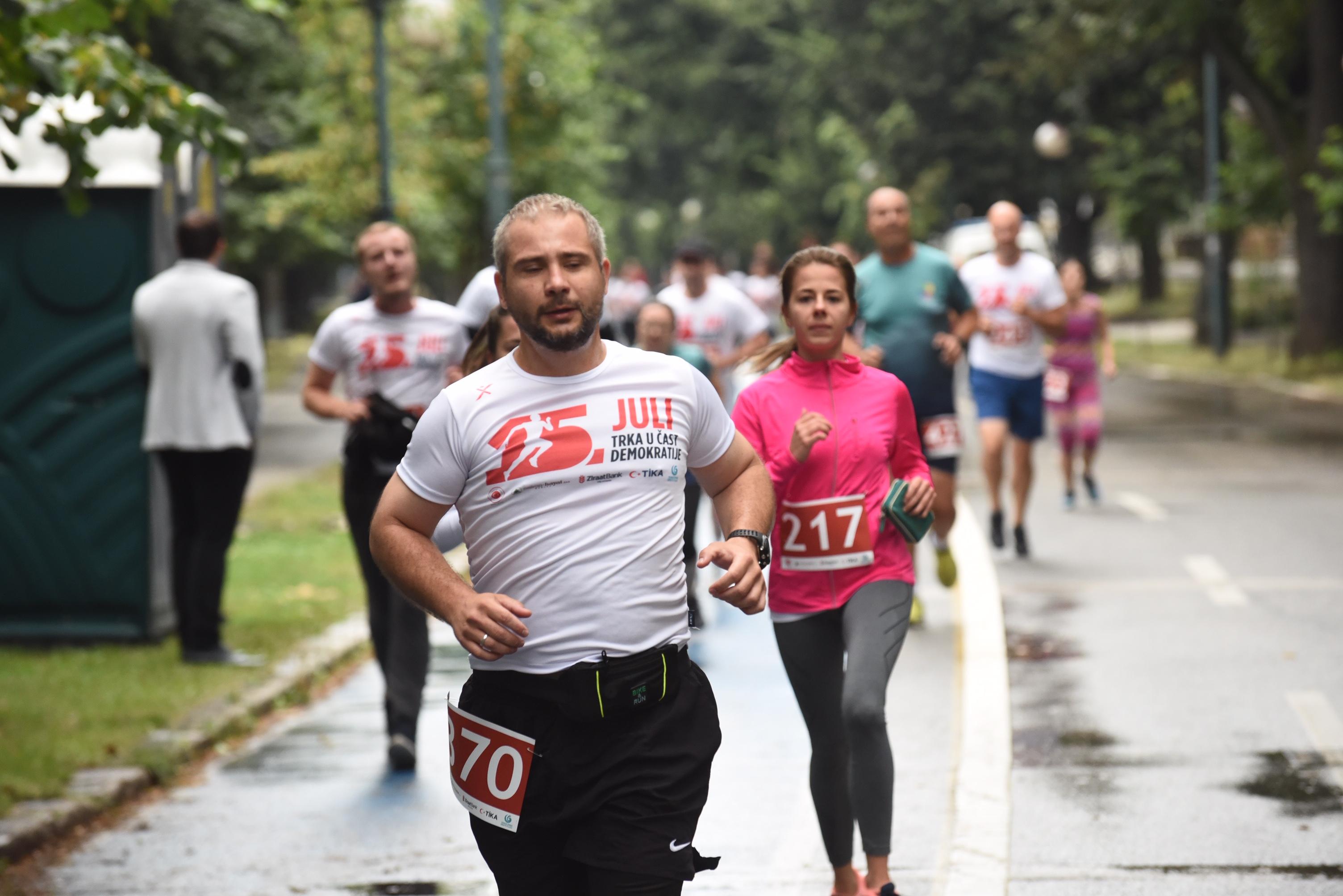 Veliki broj učesnika na utrci - Avaz