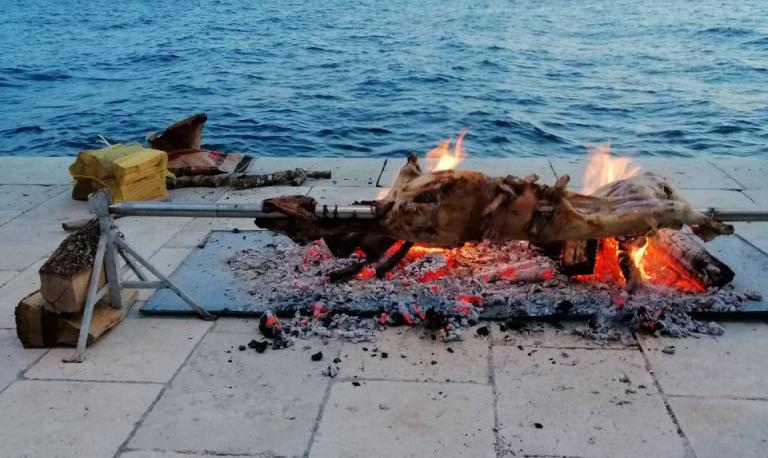 Kad Balkanci uđu u EU: Na rivi u Zadru okrenuli janje