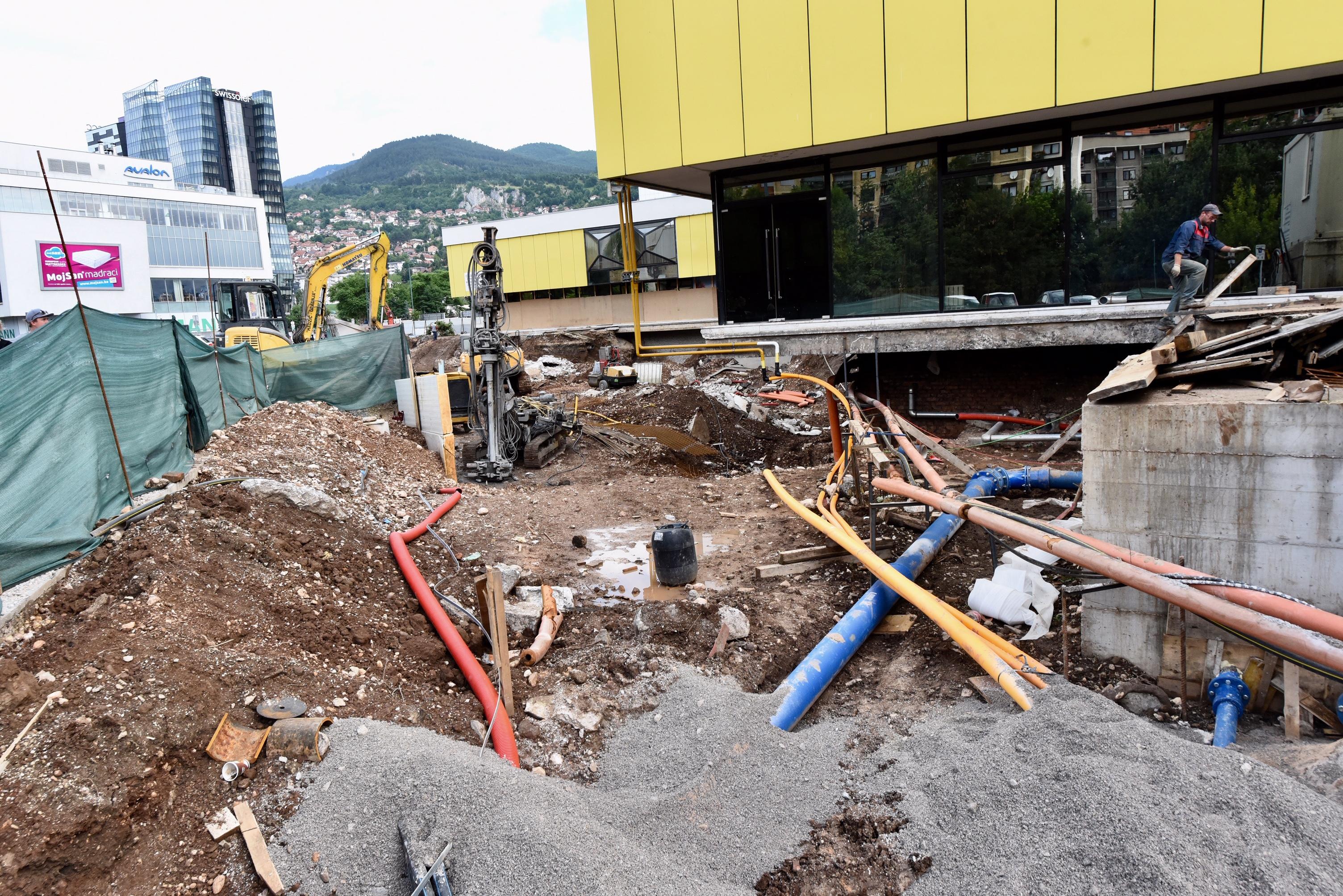 Šta se to gradi na Marindvoru: I nedjeljom desetak radnika na terenu