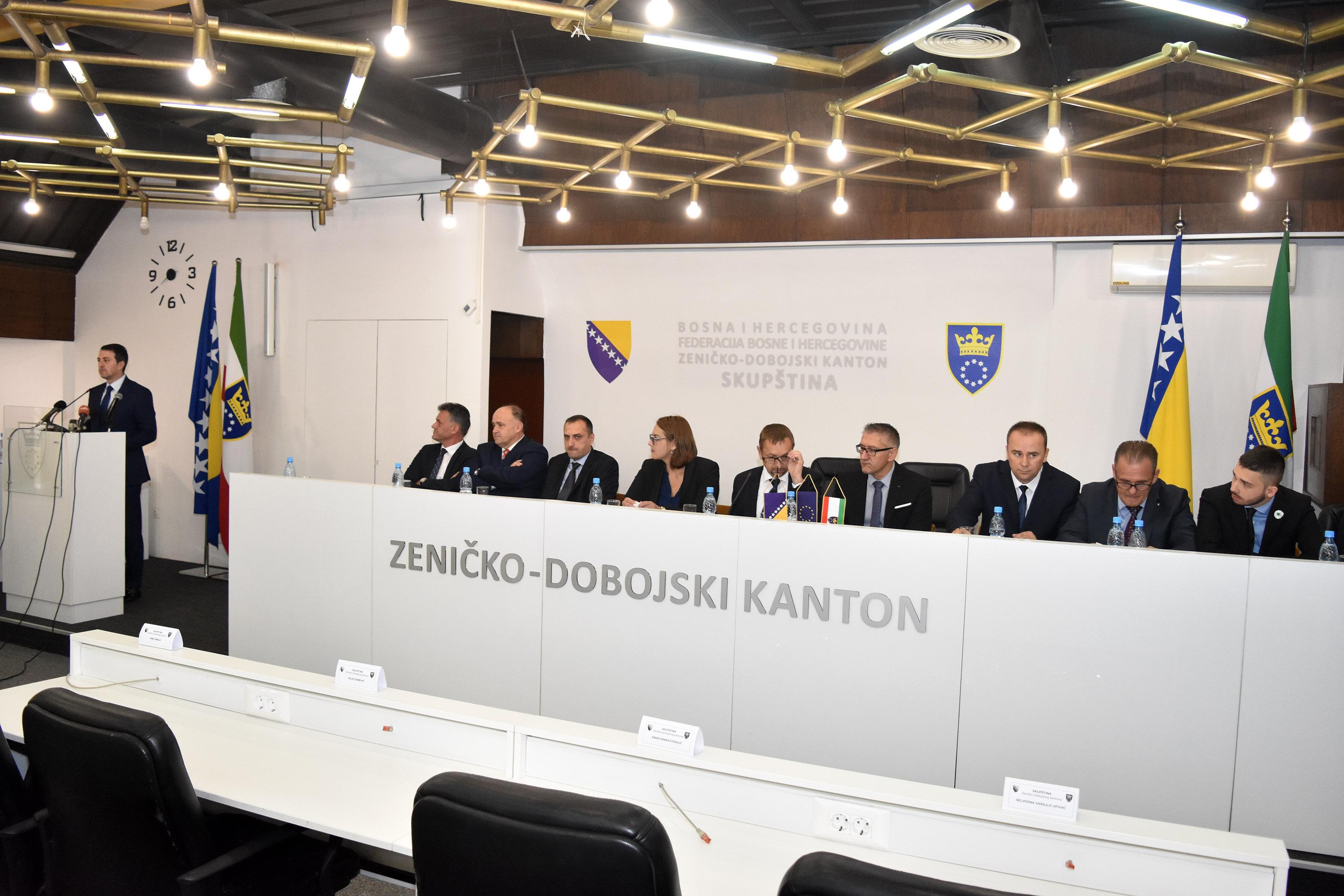 Zbog kršenja kolektivnih ugovora ZDK dužan 325 miliona KM