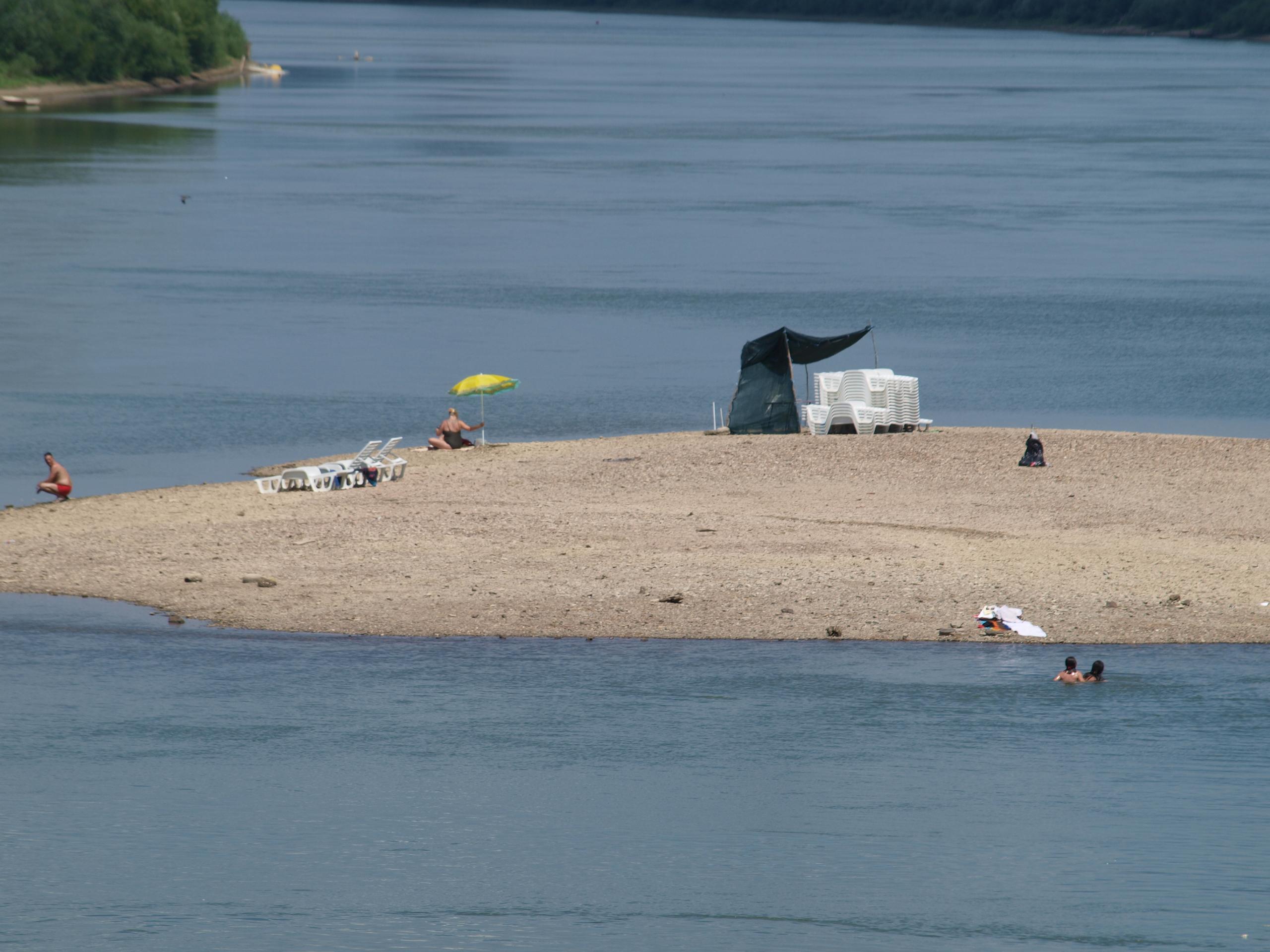 Otok udaljen stotinjak metara od mosta i prijelaza prema Hrvatskoj - Avaz